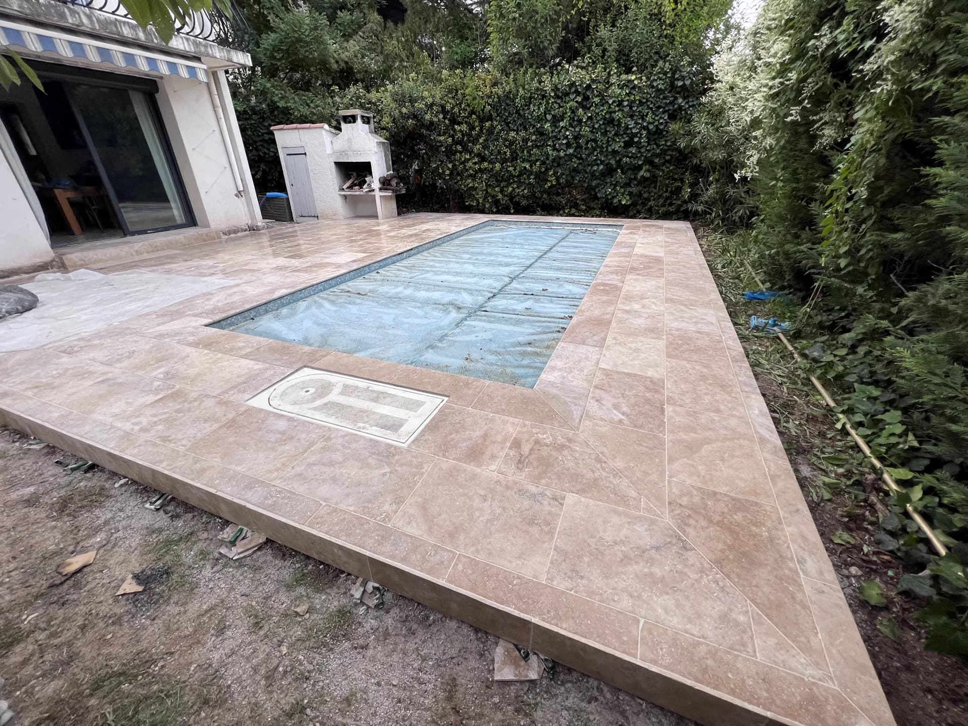 Piscine en travertin