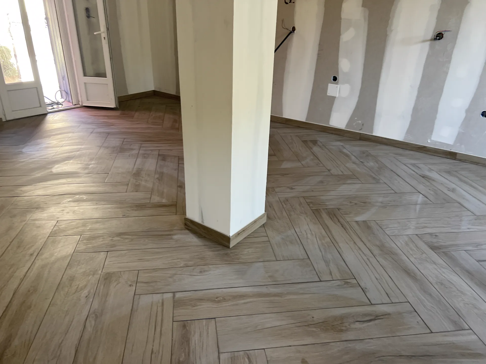 Carrelage imitation bois pose en chevron