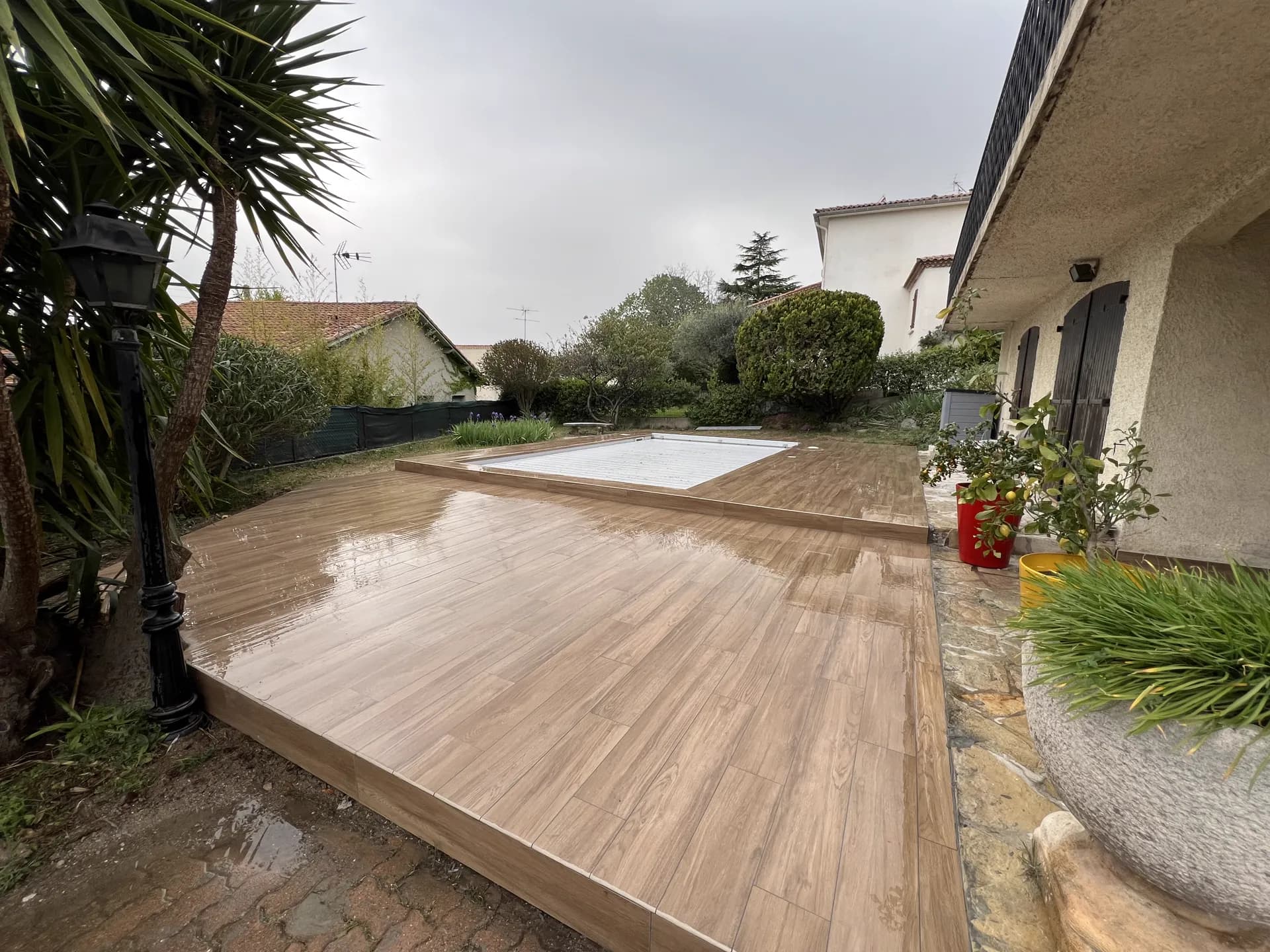 Piscine en imitation de bois