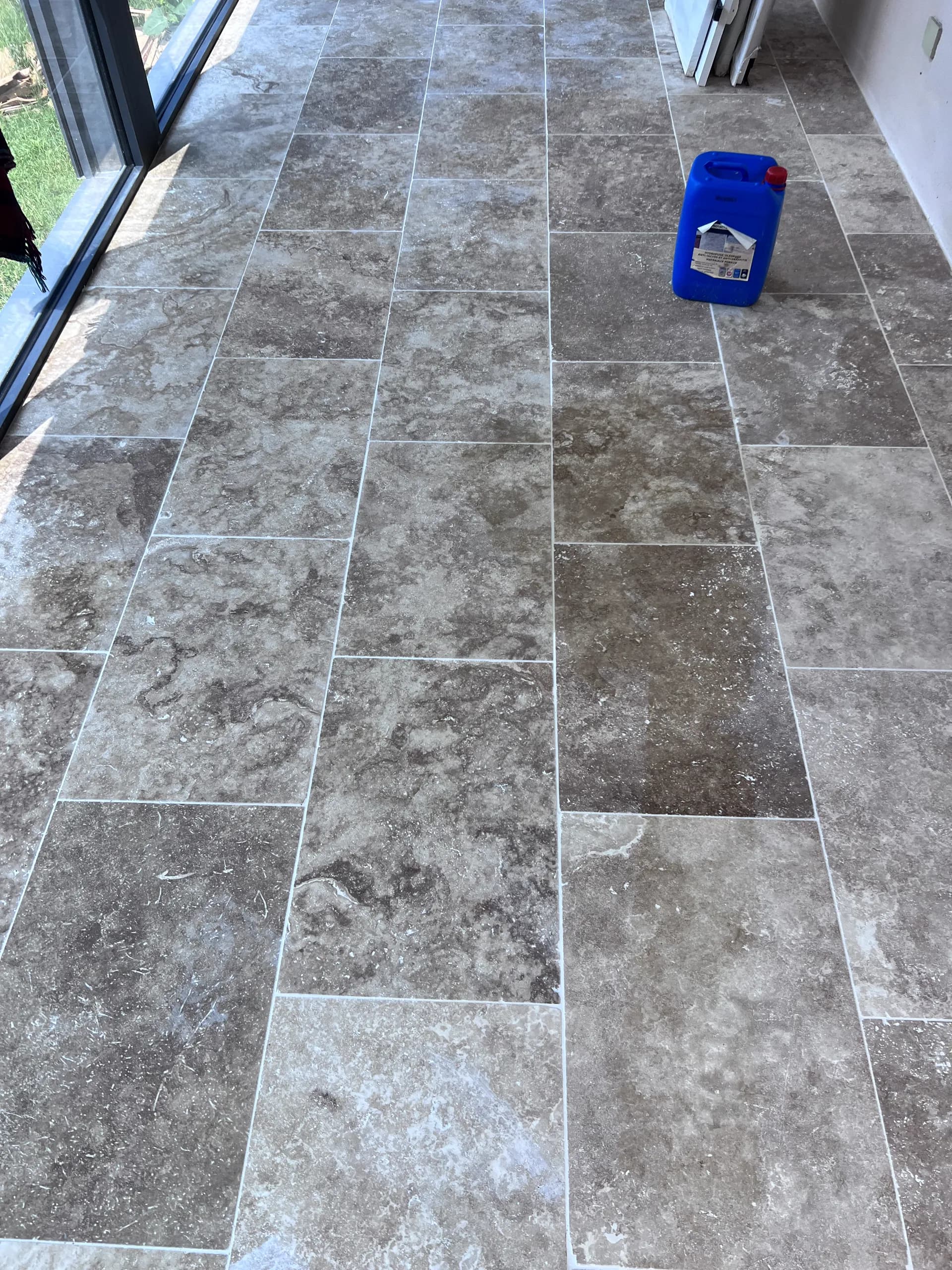 Travertin après application de produit de protection